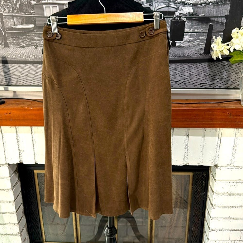 Larry Levine Women Skirt Brown Small Size 4 Fit Flare Knee Length faux suede